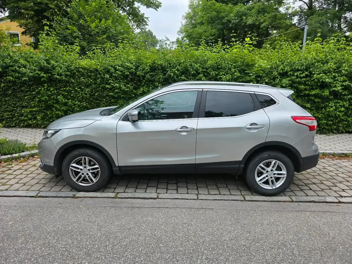 Gebraucht Nissan Qashqai 116 PS (85 kW) 2016 Silber SUV
