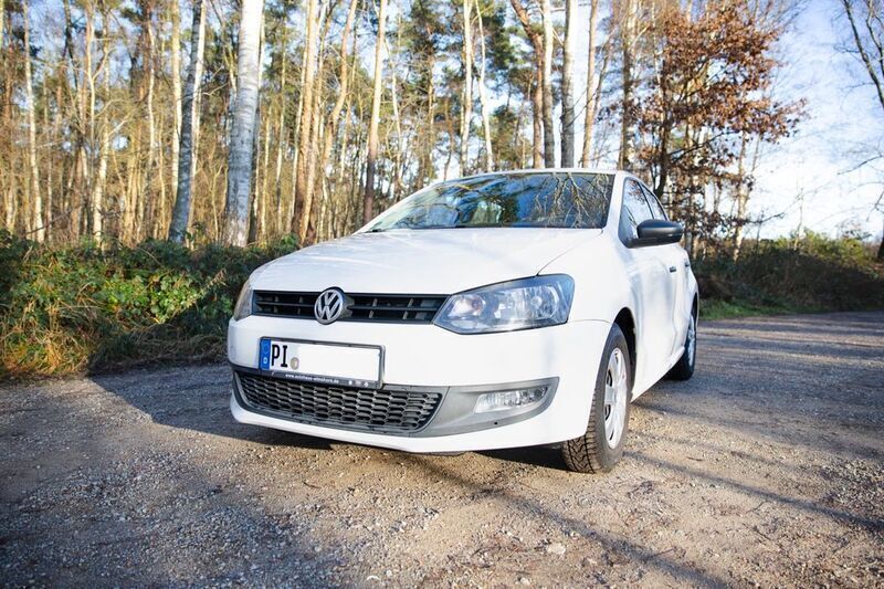 Weiß Gebraucht 2010 VW Polo Trendline Limousine | 5.599 € (Fairer Preis) - Bild 1/4