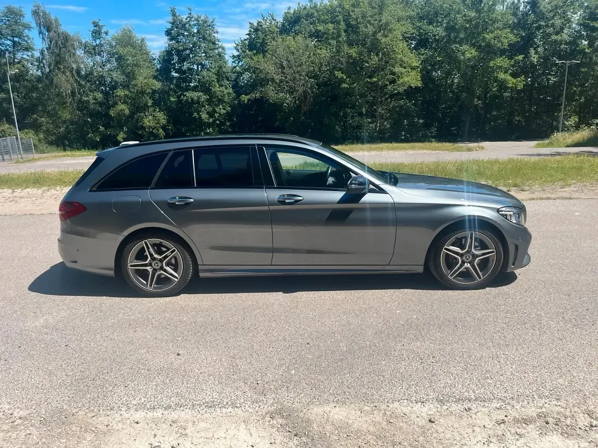 Gebraucht Mercedes C220 AMG 194 PS (142 kW) 2019 Grau Kombi