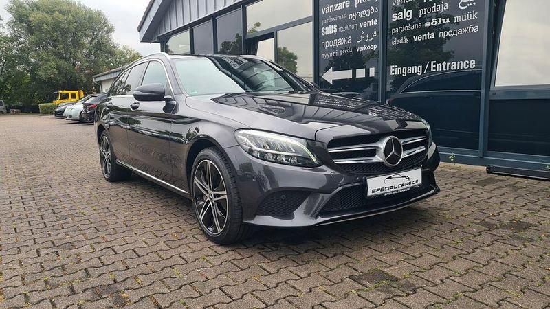 Grau Gebraucht 2020 Mercedes C300e Limousine | 25.990 € (Guter Preis) - Bild 1/4