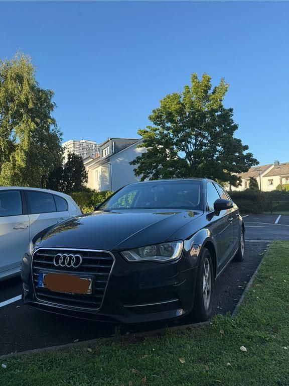 Schwarz Gebraucht 2013 Audi A3 Sportback Attraction Limousine | 7.000 € (Guter Preis) - Bild 1/4