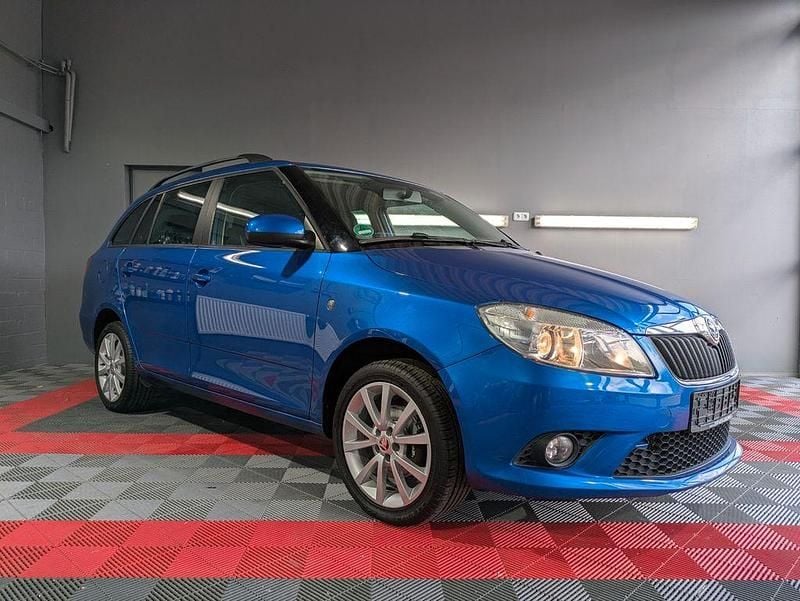 Blau Gebraucht 2014 Skoda Fabia Ambition Kleinwagen | 6.850 € (Etwas zu teuer) - Bild 1/4