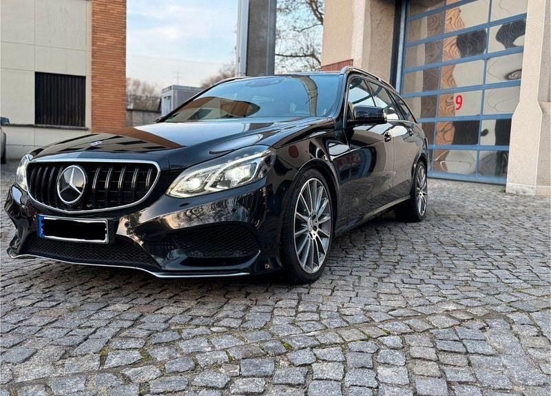 Gebraucht Mercedes E220 AMG 170 PS (125 kW) 2015 Schwarz Kombi