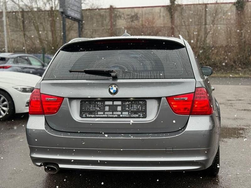Gebraucht BMW 320 Lifestyle 184 PS (135 kW) 2012 Grau Kombi