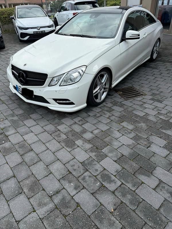 Gebraucht Mercedes E350 AMG 265 PS (194 kW) 2012 Weiß Coupé