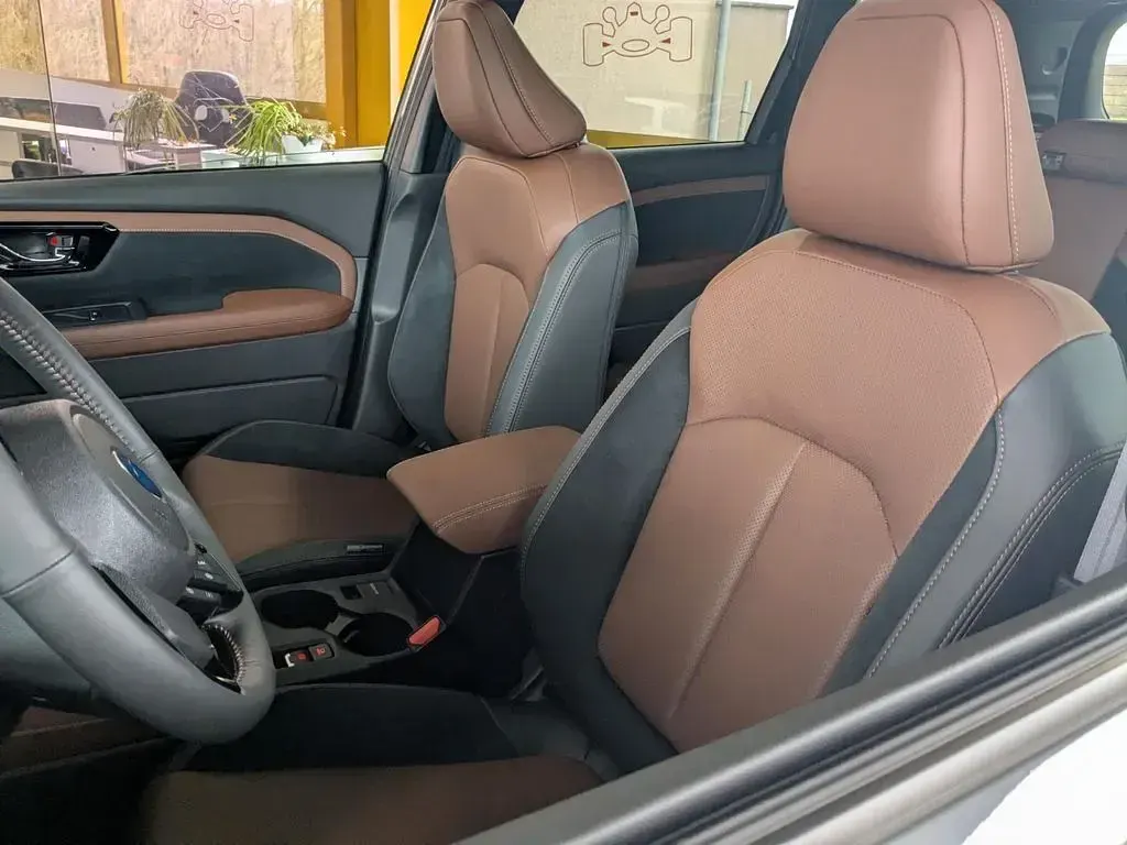 Neu Subaru Forester Platinum 136 PS (100 kW) 2025 Grau SUV