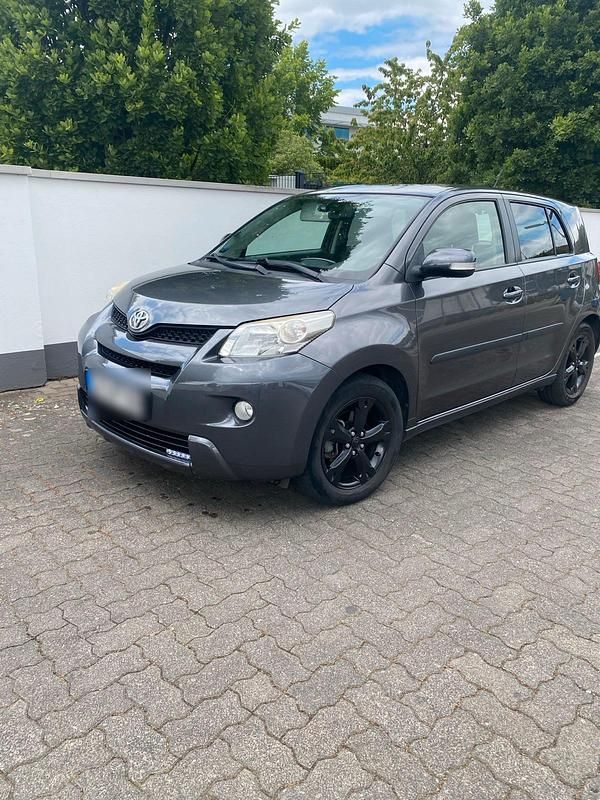 Grau Gebraucht 2009 Toyota Urban Cruiser SUV | 3.990 € - Bild 1/4