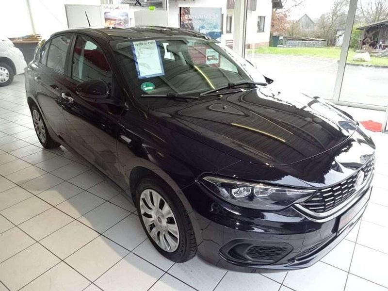Gebraucht Fiat Tipo Easy 95 PS (69 kW) 2017 Schwarz Limousine