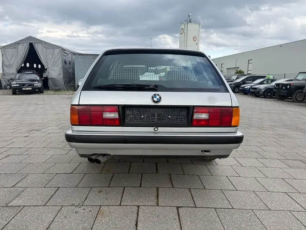 Używany BMW 325 170 KM (125 kW) 1990 Srebrny Kombi