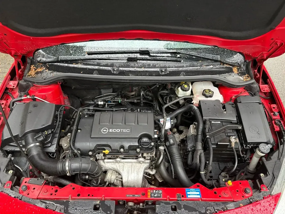 Gebraucht Opel Astra 120 PS (88 kW) 2011 Rot Limousine