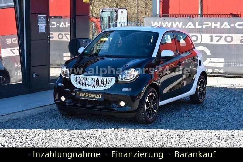 Gebraucht Smart ForFour Passion 71 PS (52 kW) 2016 Schwarz/weiß Kleinwagen