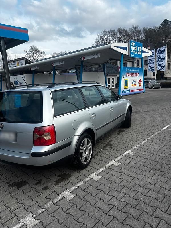 Gebraucht VW Passat 131 PS (96 kW) 2001 Silber Kombi
