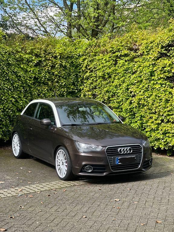 Braun Gebraucht 2011 Audi A1 Attraction Kleinwagen | 6.500 € (Fairer Preis) - Bild 1/4