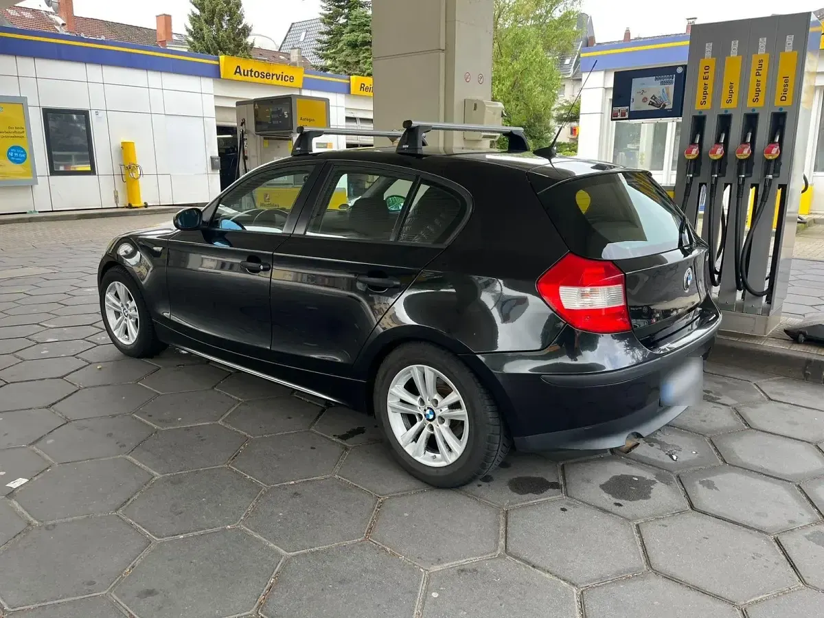 Gebraucht BMW 118 122 PS (89 kW) 2007 Schwarz Kleinwagen