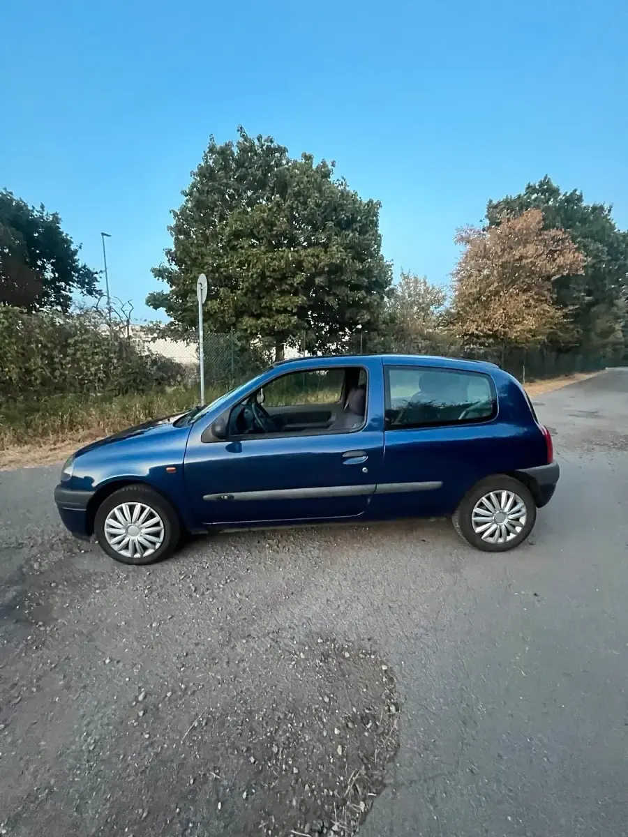 Gebraucht Renault Clio 60 PS (44 kW) 2001 Blau Kleinwagen