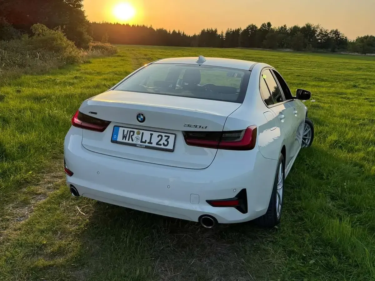 Gebraucht BMW 320 190 PS (139 kW) 2022 Weiß Limousine