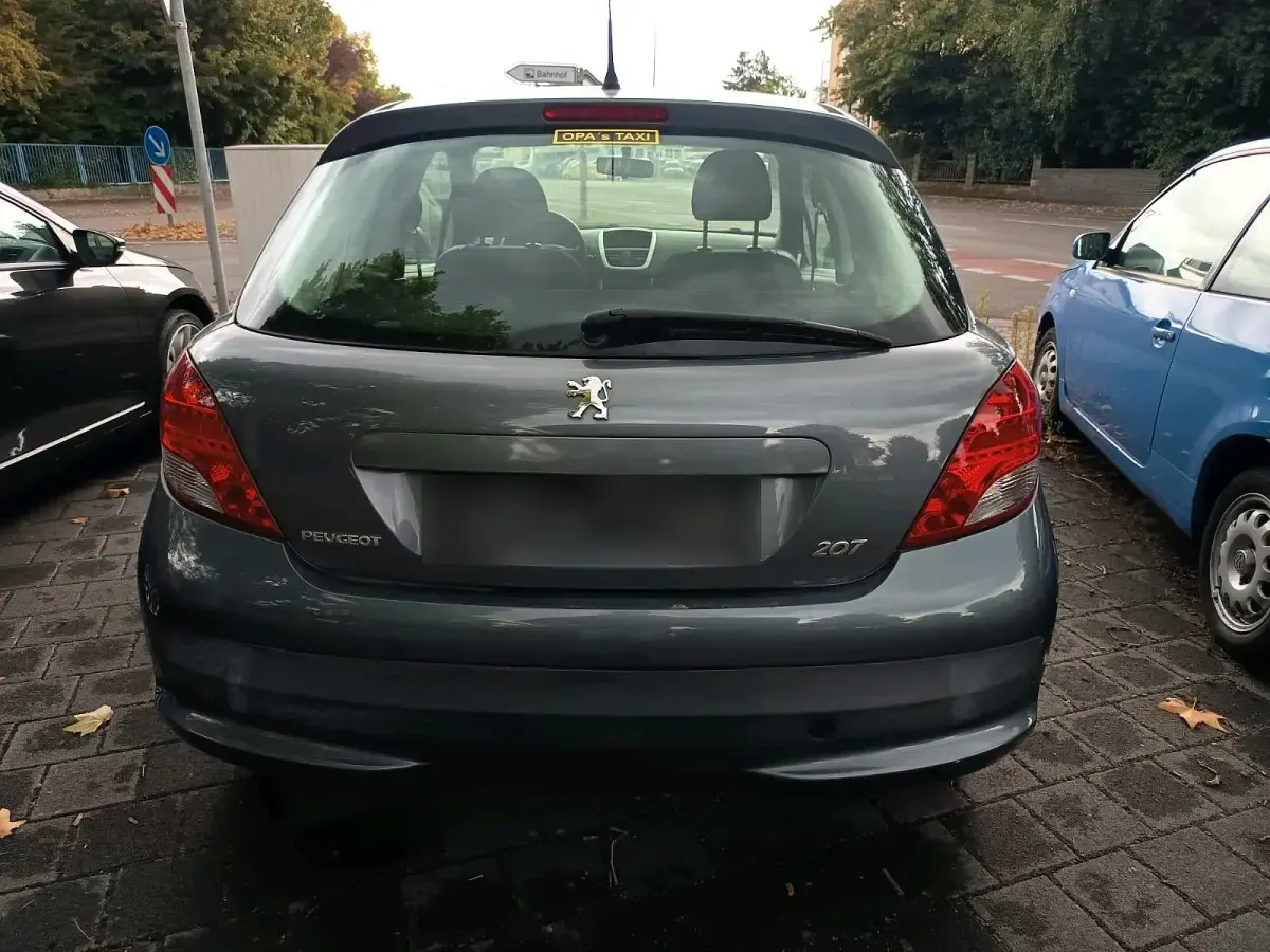 Gebraucht Peugeot 207 74 PS (54 kW) 2011 Grau Kleinwagen