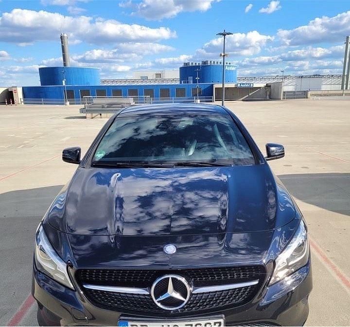 Schwarz Gebraucht 2016 Mercedes CLA220 Shooting Brake Kombi | 18.500 € (Fairer Preis) - Bild 1/4