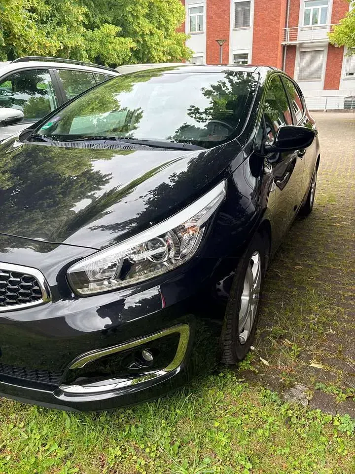 Gebraucht Kia Ceed 99 PS (72 kW) 2018 Schwarz Kleinwagen