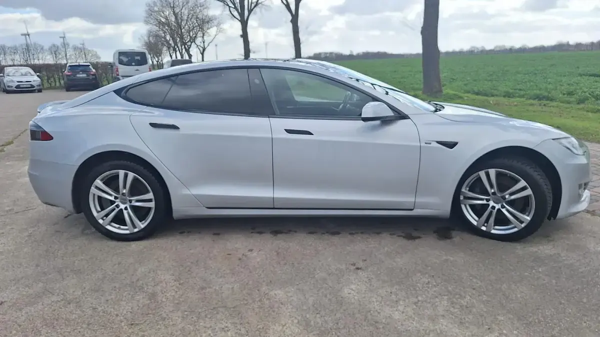Usata Tesla Model S 386 kW (525 CV) 2017 Argento Utilitaria