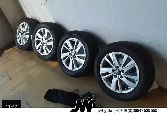 Gebraucht VW Touran Comfortline 150 PS (110 kW) 2023 Grau Van / Kleinbus