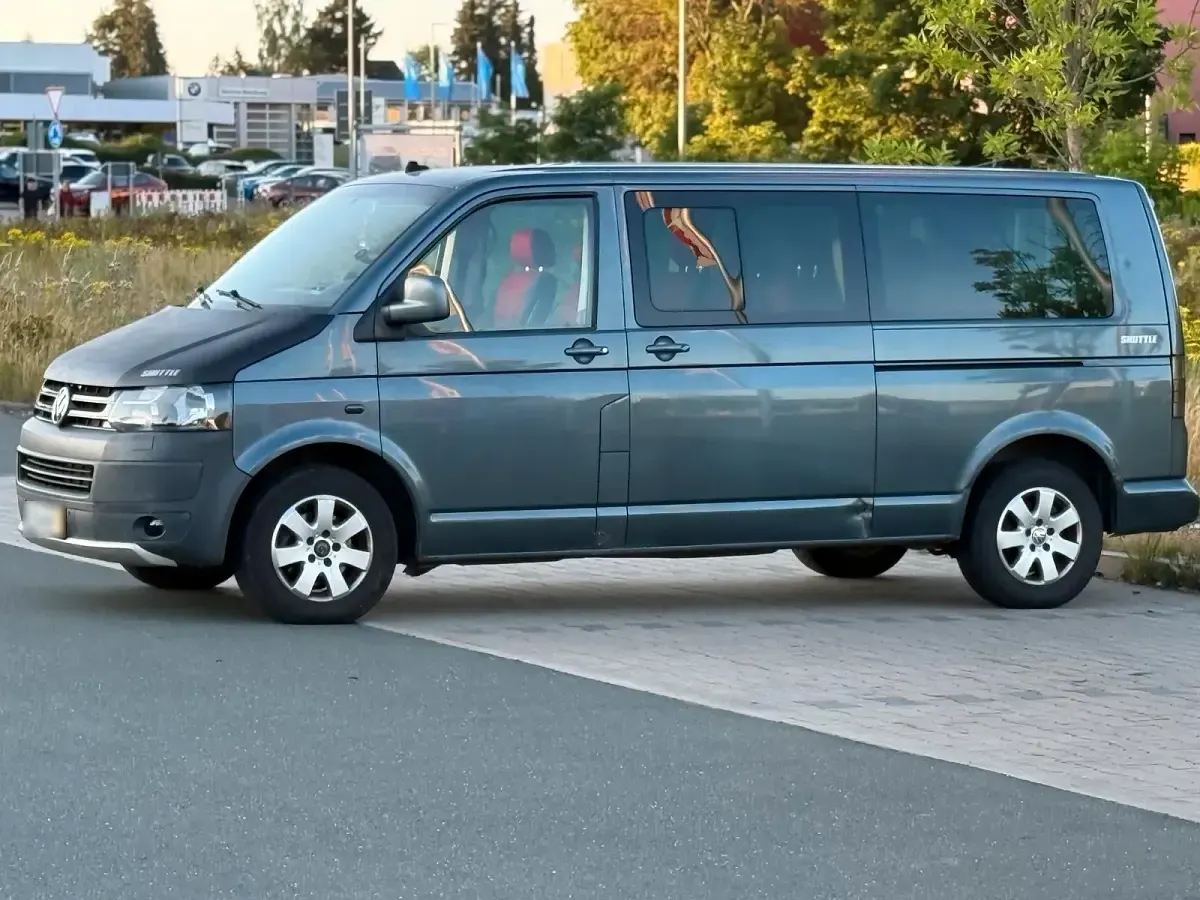 Gebraucht VW Caravelle 174 PS (127 kW) 2005 Grau Van