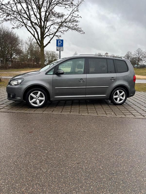 Gebraucht VW Touran 140 PS (102 kW) 2013 Grau Van / Kleinbus