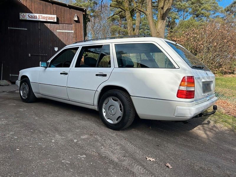 Gebraucht Mercedes 200 136 PS (100 kW) 1996 Weiß Kombi