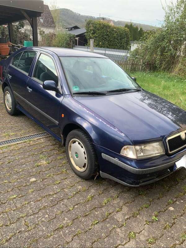 Blau Gebraucht 2000 Skoda Octavia Limousine | 850 € (Superpreis) - Bild 1/4