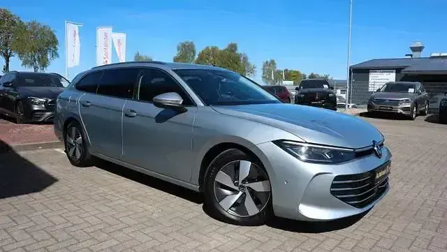 Gebraucht VW Passat IQ Drive 360 PS (264 kW) 2024 Silber Kombi