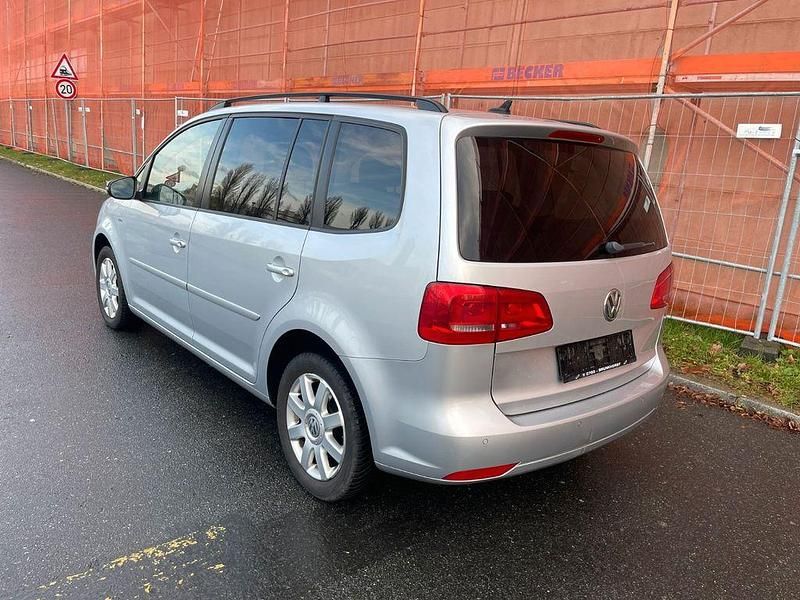 Gebraucht VW Touran Match 105 PS (77 kW) 2013 Silber Van / Kleinbus