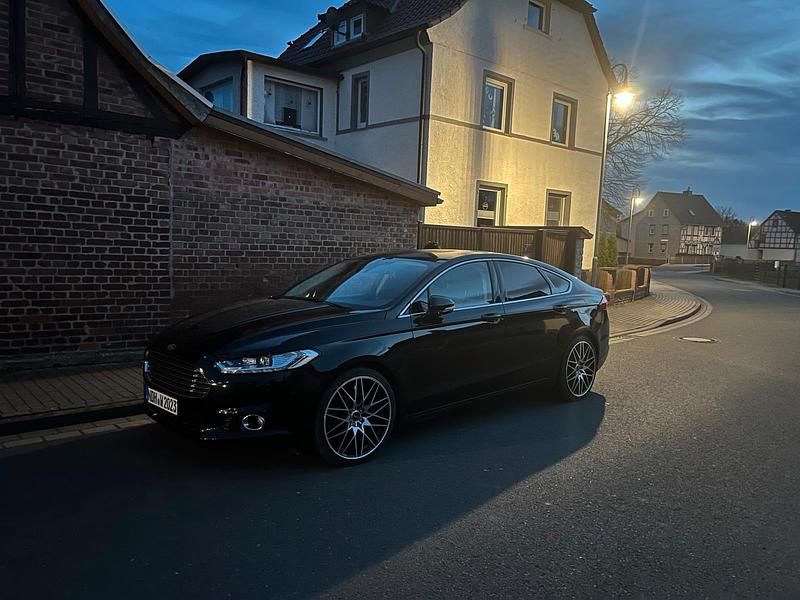 Gebraucht Ford Mondeo Titanium 211 PS (155 kW) 2017 Schwarz Limousine
