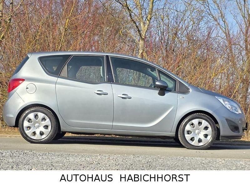 Gebraucht Opel Meriva Edition 101 PS (74 kW) 2012 Silber Van / Kleinbus