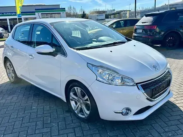 Gebraucht Peugeot 208 Allure 136 PS (100 kW) 2013 Weiß Kleinwagen