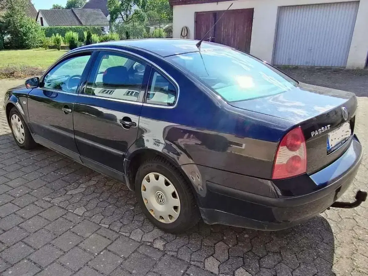 Gebraucht VW Passat 116 PS (85 kW) 2001 Schwarz Limousine