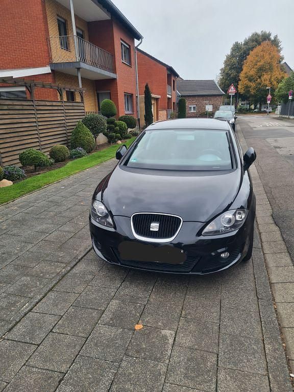 Schwarz Gebraucht 2012 Seat Leon Copa Limousine | 5.499 € (Superpreis) - Bild 1/4