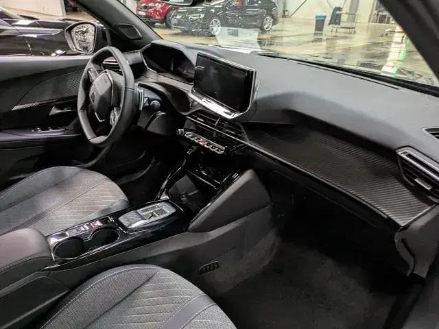 Gebraucht Peugeot 2008 Allure 145 PS (106 kW) 2025 Schwarz SUV
