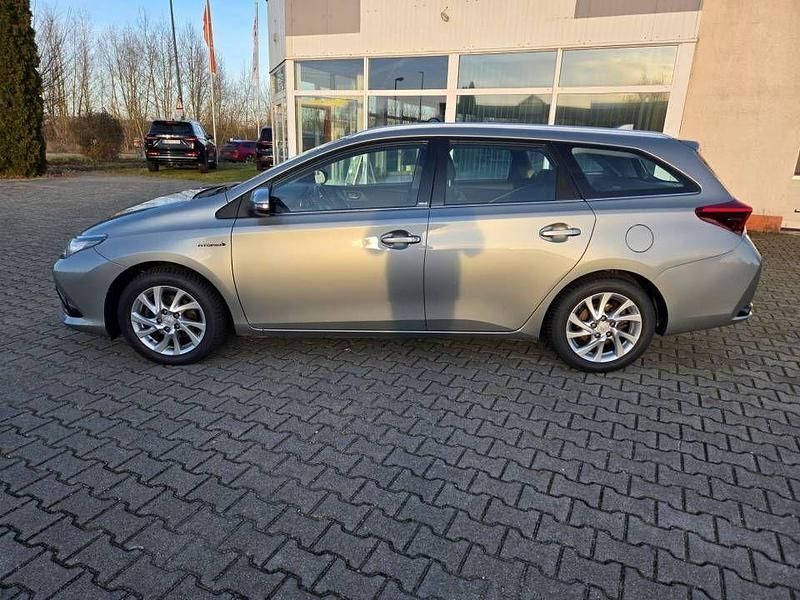 Gebraucht Toyota Auris Hybrid Design 136 PS (100 kW) 2016 Silber Kombi