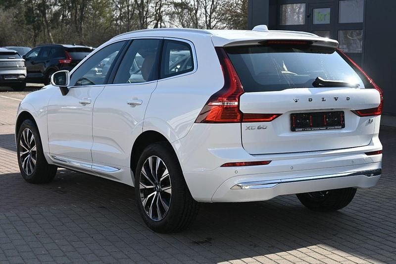 Gebraucht Volvo XC60 Plus 197 PS (144 kW) 2023 Weiß SUV