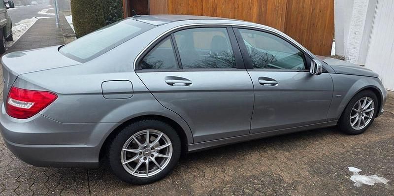 Gebraucht Mercedes C180 154 PS (113 kW) 2011 Grau Limousine