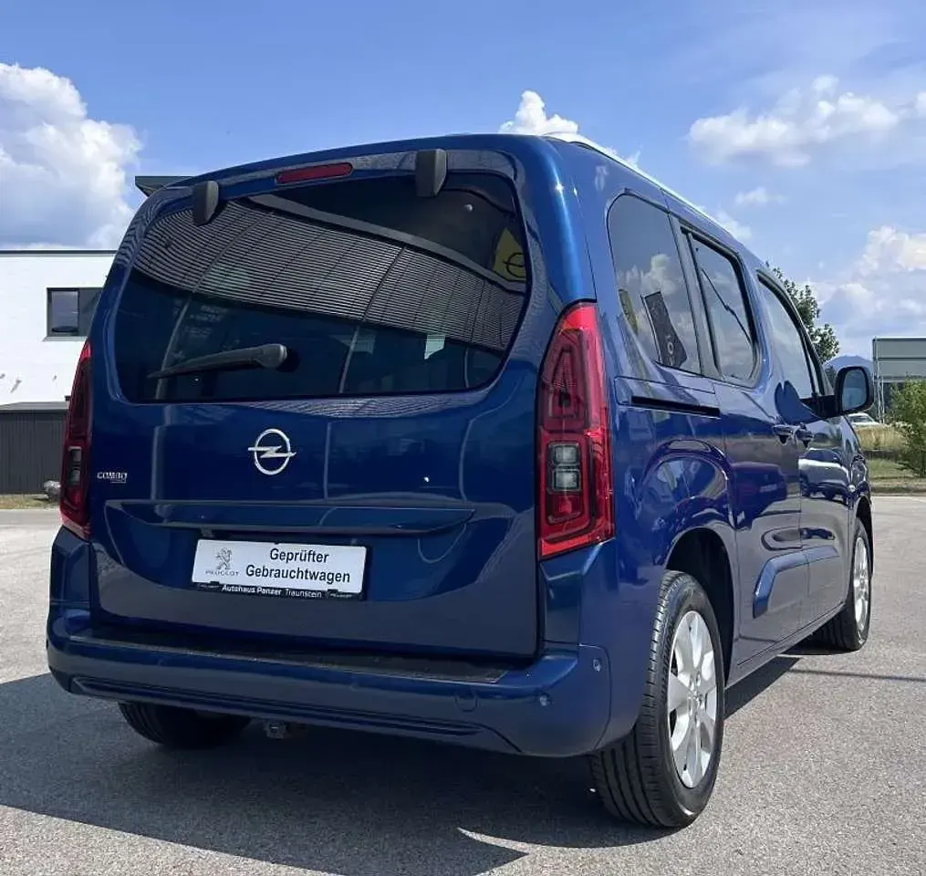 Gebraucht Opel Combo Life Innovation 131 PS (96 kW) 2019 Ozeanblau metallic Van / Kleinbus
