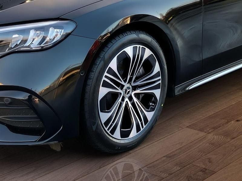 Gebraucht Mercedes E300 AMG 204 PS (150 kW) 2024 Schwarz Limousine