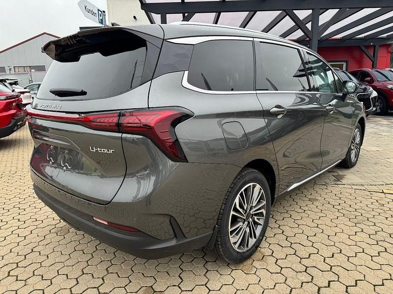 Gebraucht DFSK Forthing 4 177 PS (130 kW) 2024 Weiß Van / Kleinbus