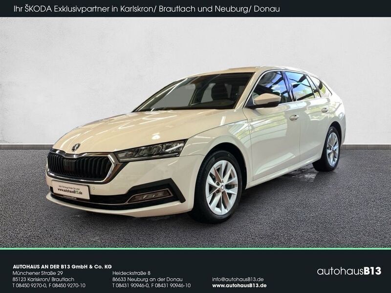 Candyweiss (weiß) Gebraucht 2023 Skoda Octavia Style Kombi | 24.450 € (Fairer Preis) - Bild 1/4