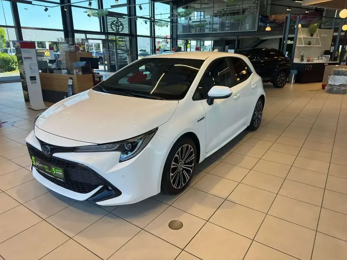 Gebraucht Toyota Corolla Club 184 PS (135 kW) 2019 Schneeweiss Limousine