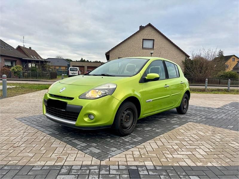 Grün Gebraucht 2009 Renault Clio III Dynamique Kleinwagen | 4.799 € (Fairer Preis) - Bild 1/4