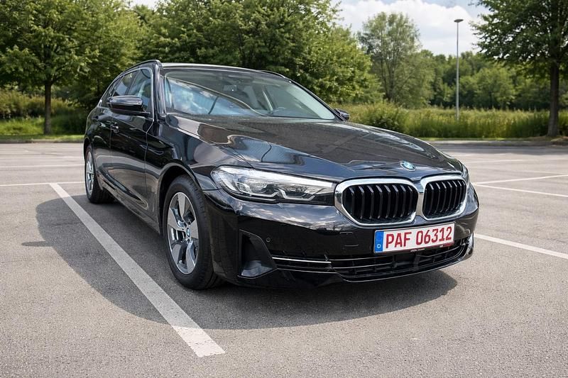 Gebraucht BMW 520 190 PS (139 kW) 2022 Schwarz Kombi