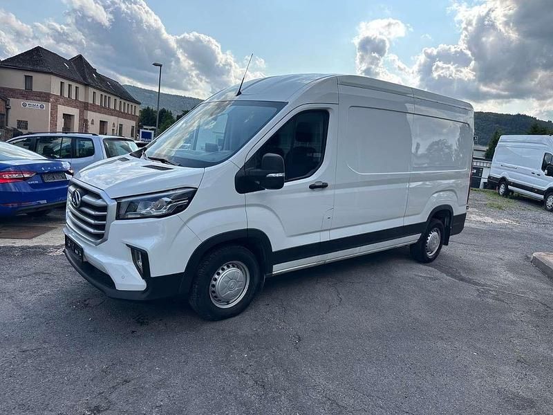 Second-hand Maxus V90 148 CP (108 kW) 2023 Alb Van