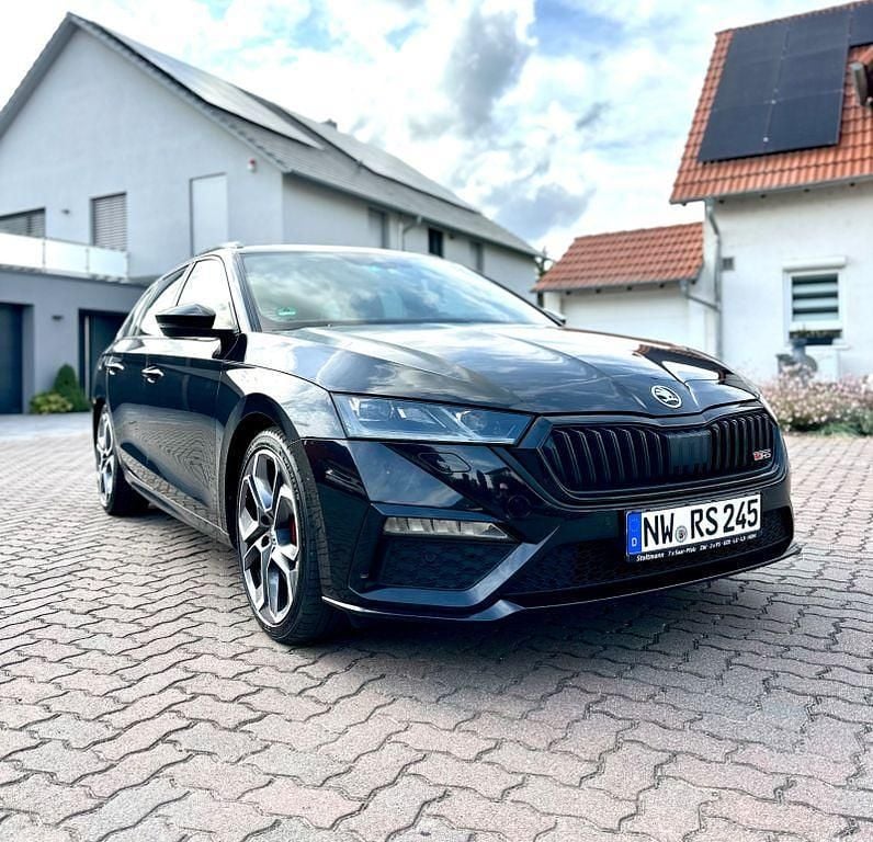 Schwarz Gebraucht 2022 Skoda Octavia RS Kombi | 28.500 € (Fairer Preis) - Bild 1/4