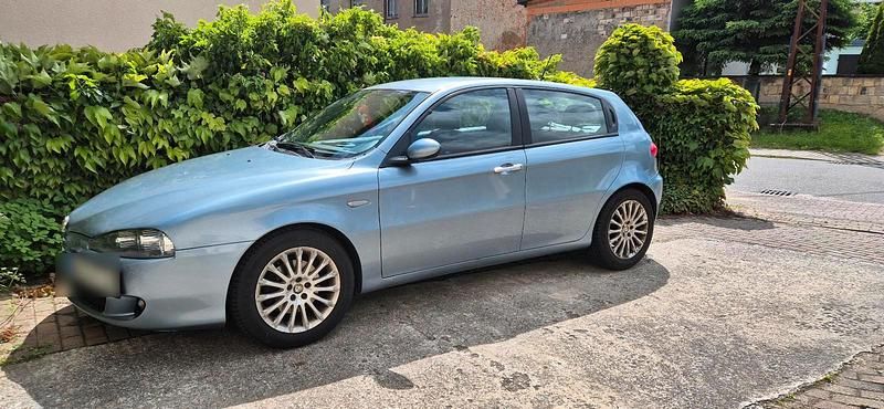 Silber Gebraucht 2006 Alfa Romeo 147 Kleinwagen | 3.000 € - Bild 1/4
